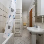 Tena 1 Kukci