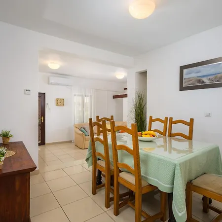 Tena 1 Apartman