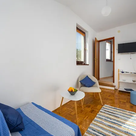 Apartment Tena 1 *